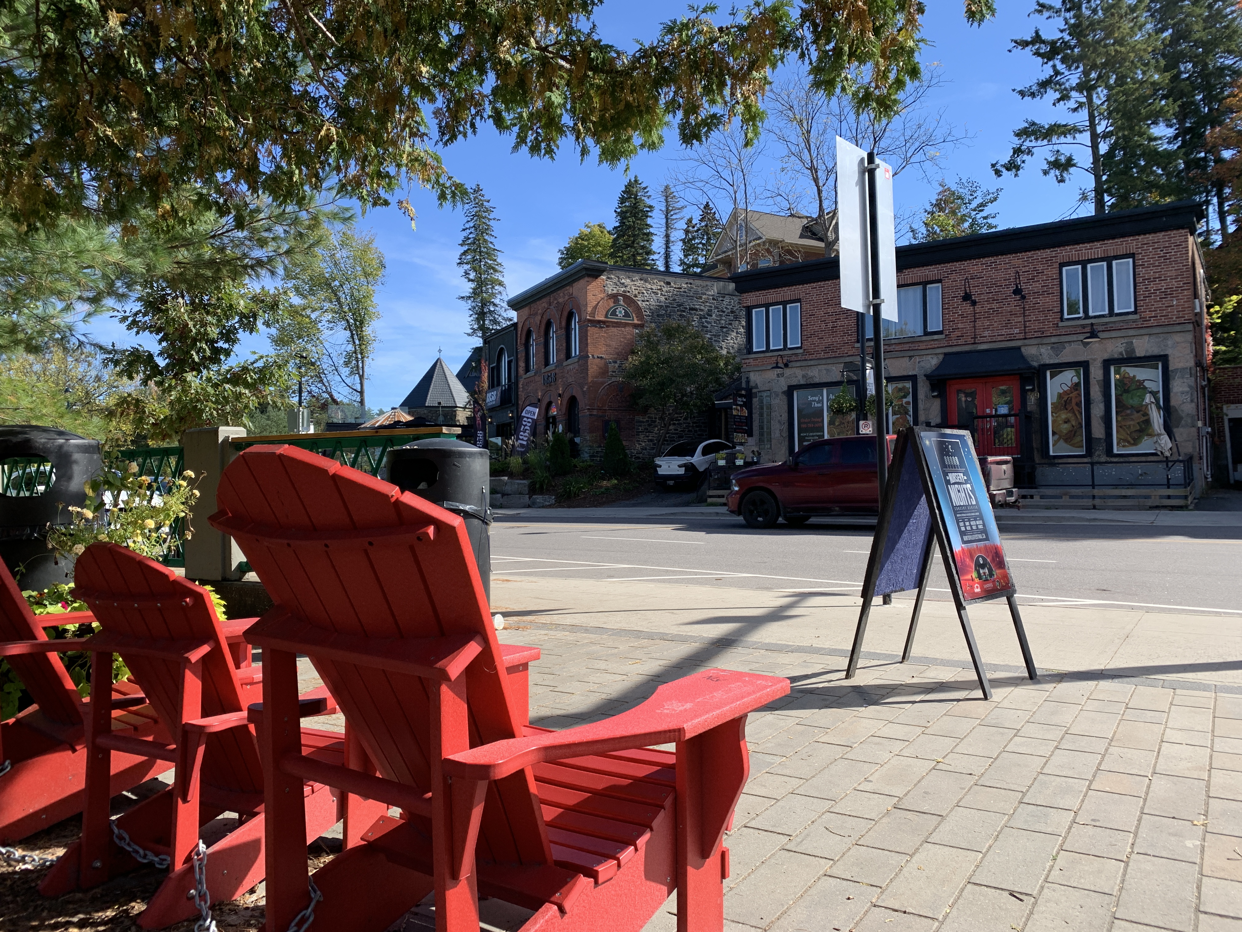 muskoka chairs in downtown Huntsvill