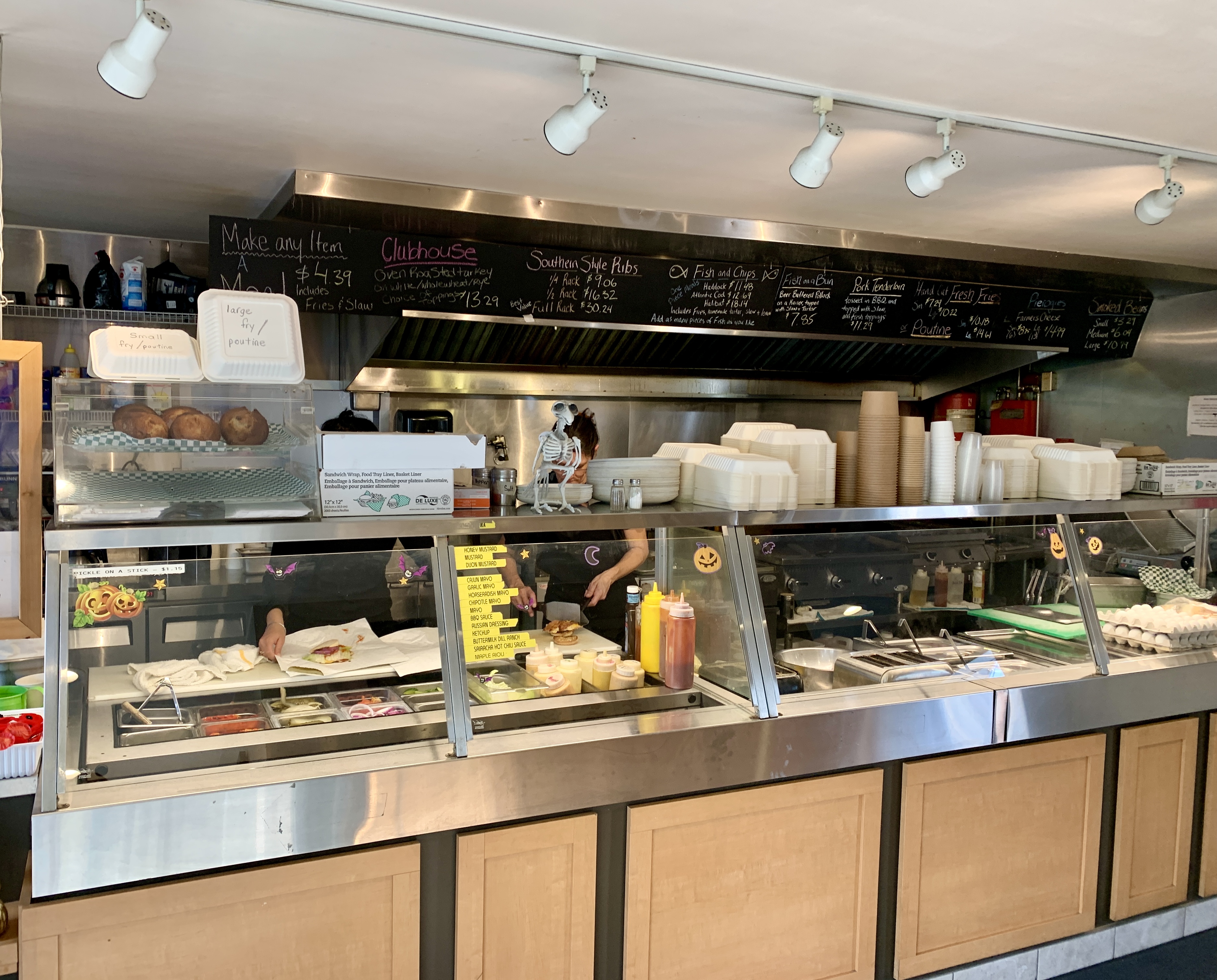 Inside the Algonquin Café and deli they make your sandwiches in front of you, subway-style.